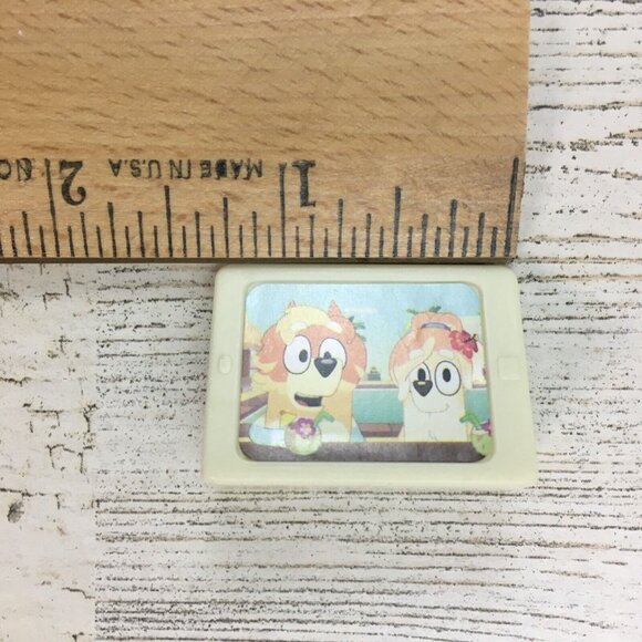 Bluey iPad with Uncle Rad Aunt Frisky FaceTime Tablet Xmas Figure Playset NEW - Picture 3 of 4